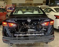 نيسان ألتيما